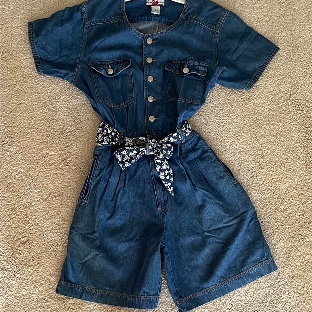 Women’s Gloria Vanderbilt Signature Denim Shorts Romper w/ snatched waistband m